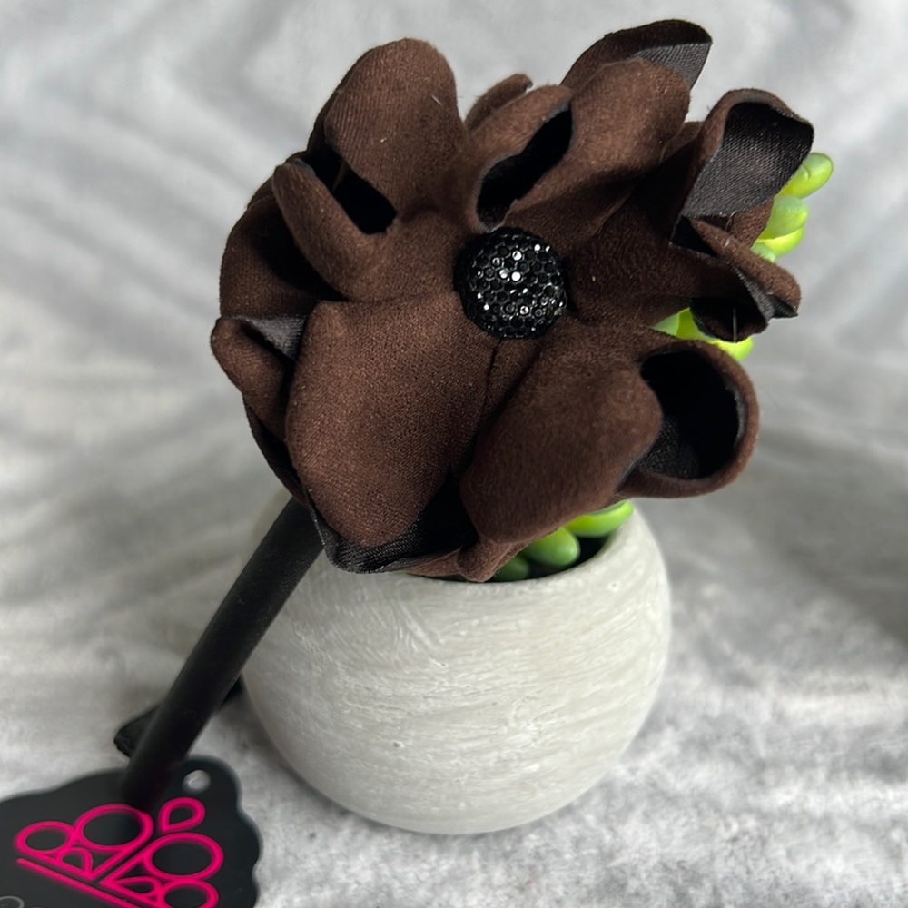 NWT Flower Fashion Headband